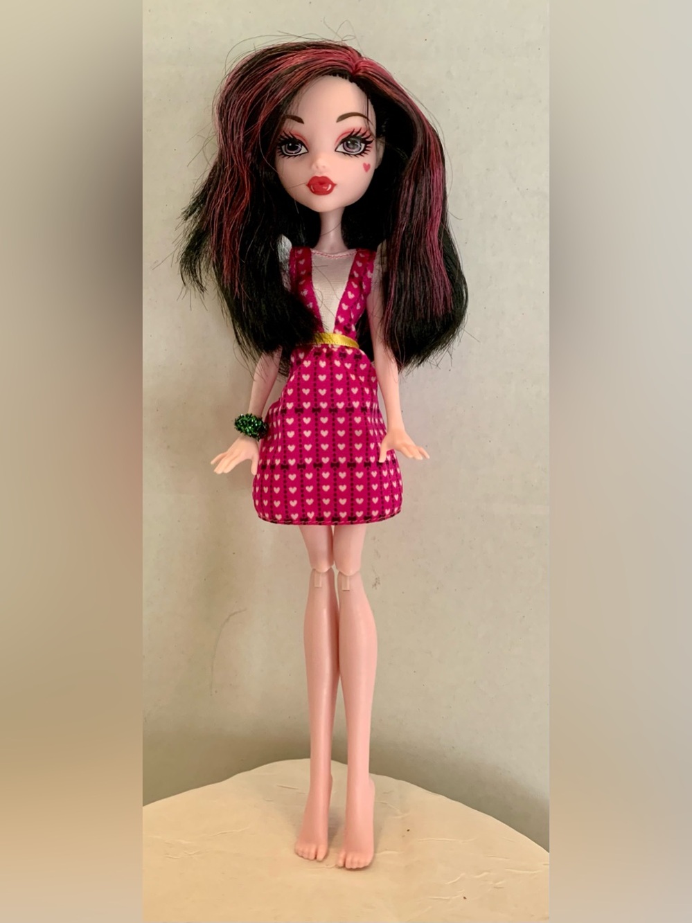 Monster High Doll -Draculaura–2008 Mattel EUC Non Articulated Hands.No shoes.